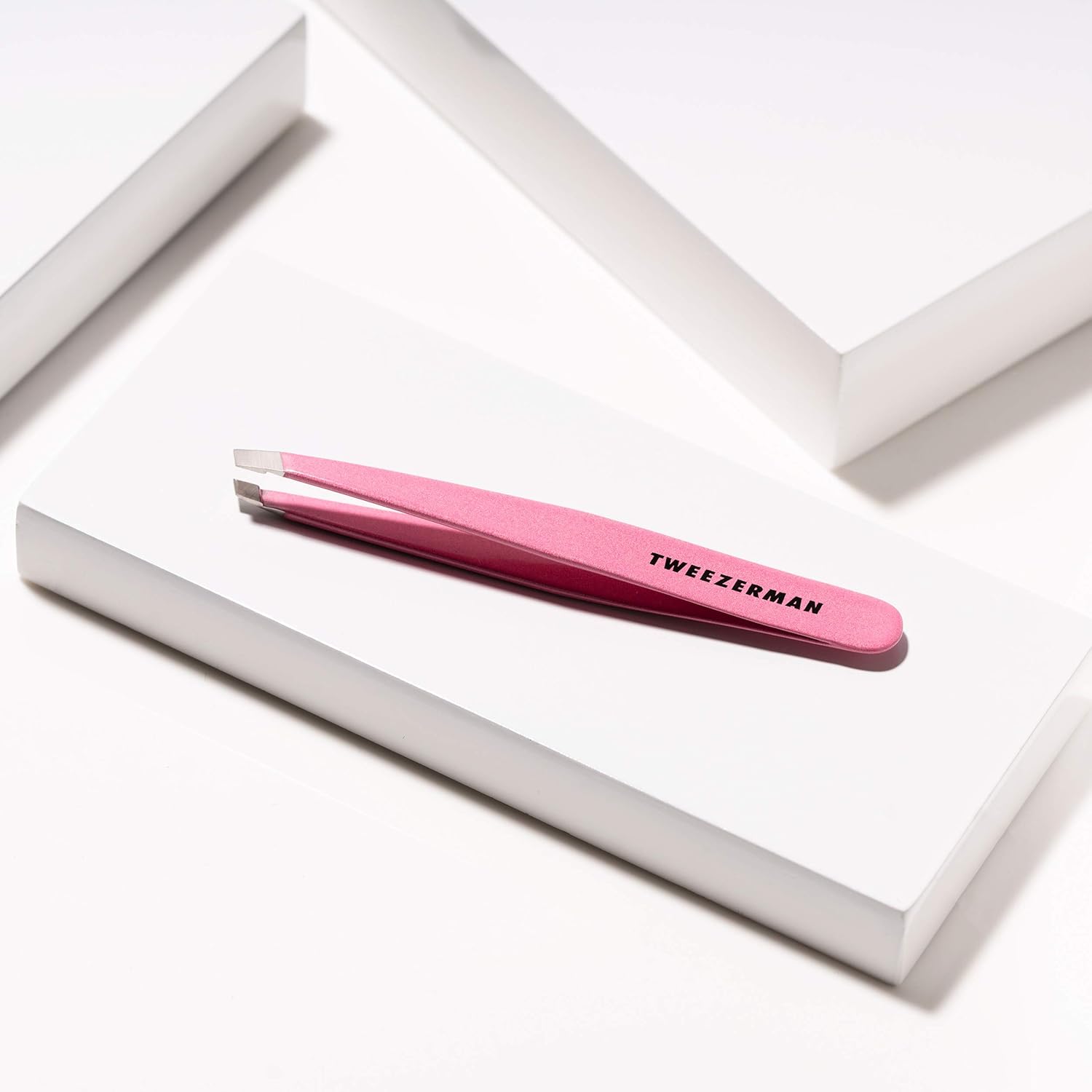 Tweezerman Pinça Slant Inclinada Inoxidável Original 9,5cm - Rosa Claro