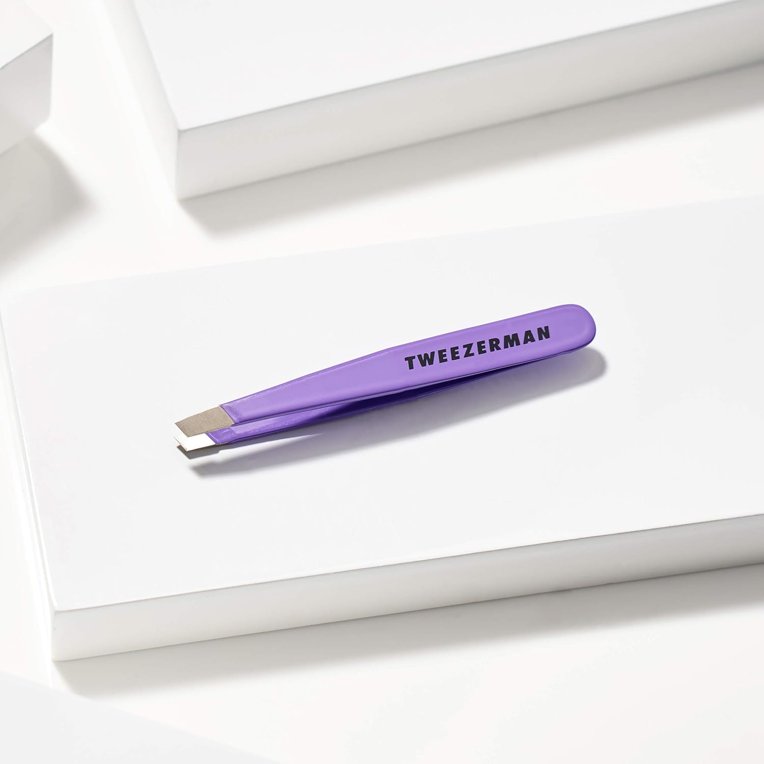 Pinça Tweezerman Mini Slant, Linda Lavanda 7cm