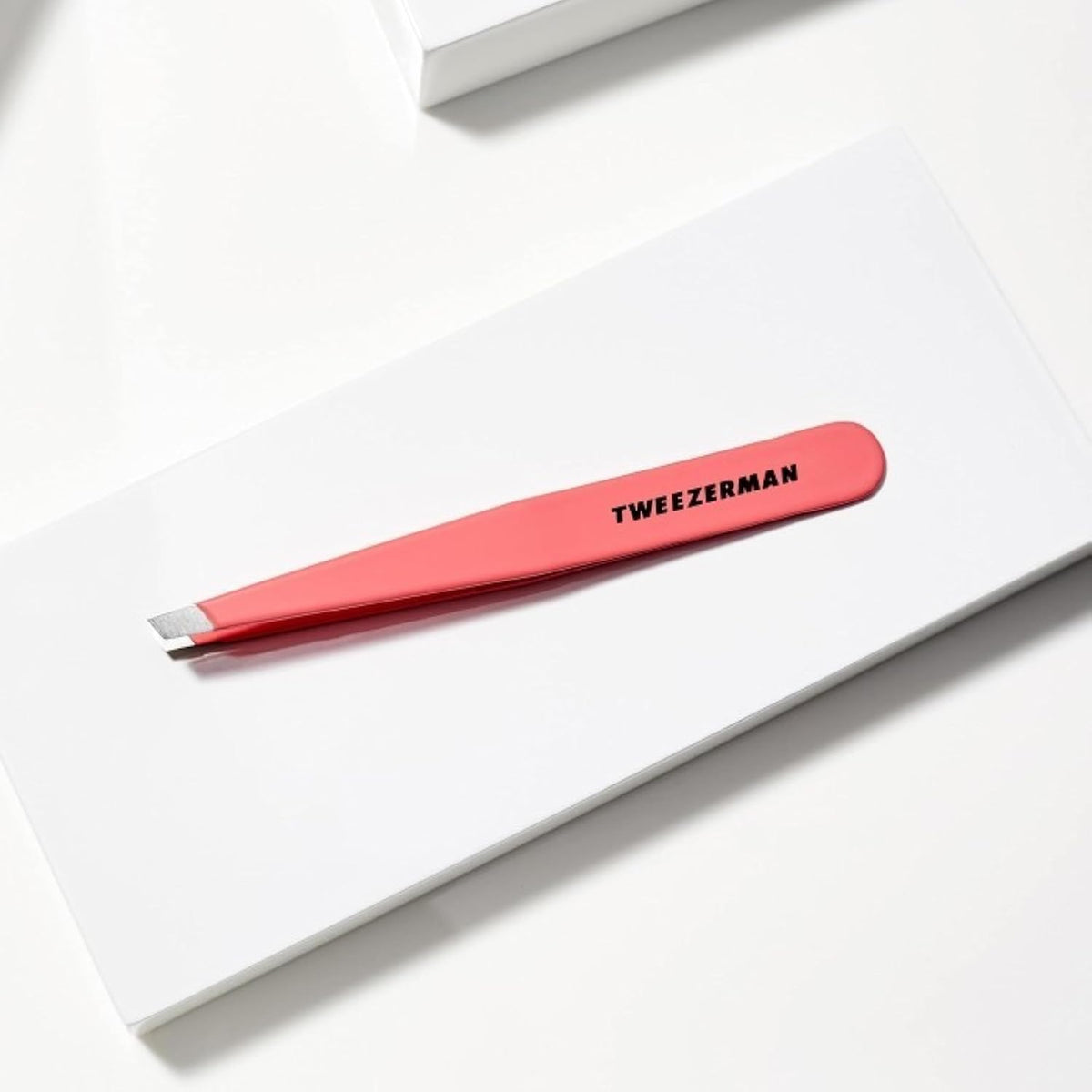 Tweezerman Pinça Slant Inclinada Inoxidável 9,5cm Cor Coral (Geranio)