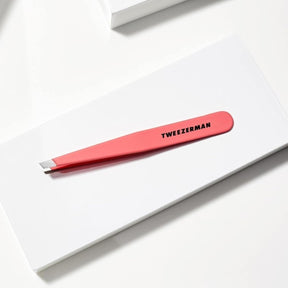 Tweezerman Pinça Slant Inclinada Inoxidável 9,5cm Cor Coral (Geranio)