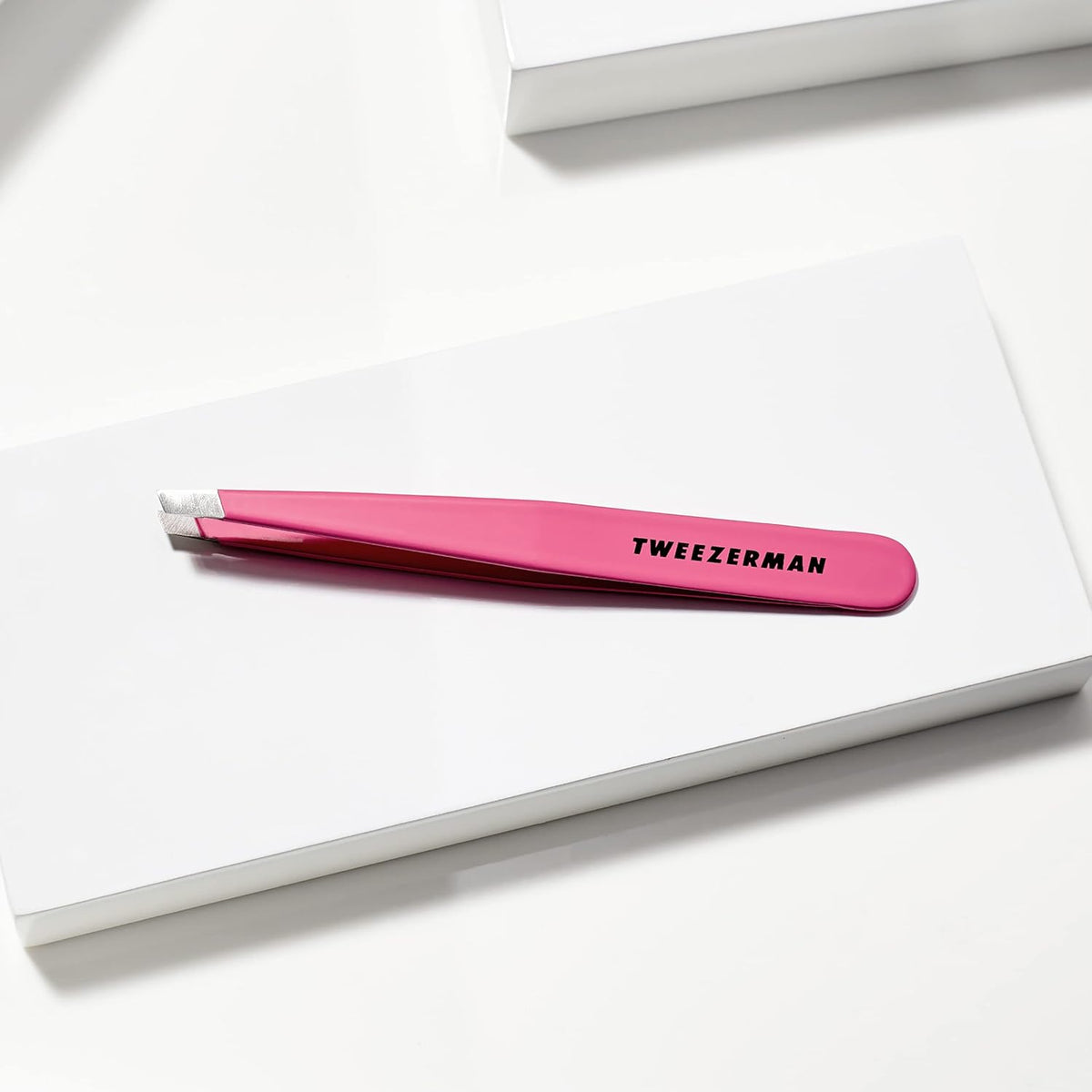 Tweezerman Pinça Inclinada Rosa Escuro Original - 9,5cm